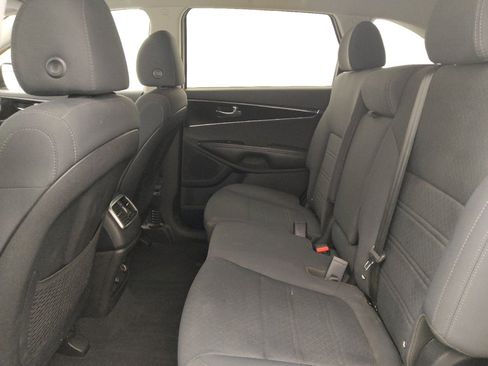 Used 2019 Kia Sorento FWD image 18
