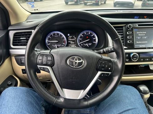Used 2018 Toyota Highlander XLE image 23