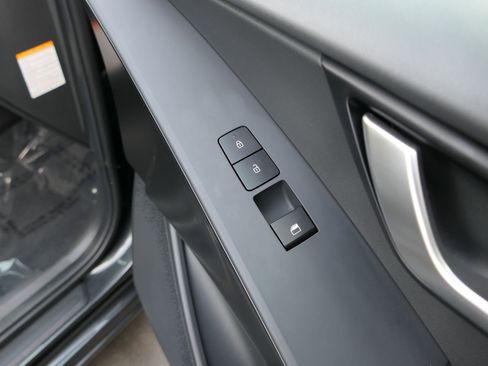 Used 2023 Kia Niro LX image 24