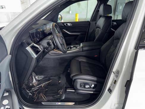 Certified 2025 BMW X7 xDrive40i w/ M Sport Package image 20