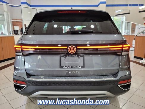 Used 2025 Volkswagen Taos SE image 5
