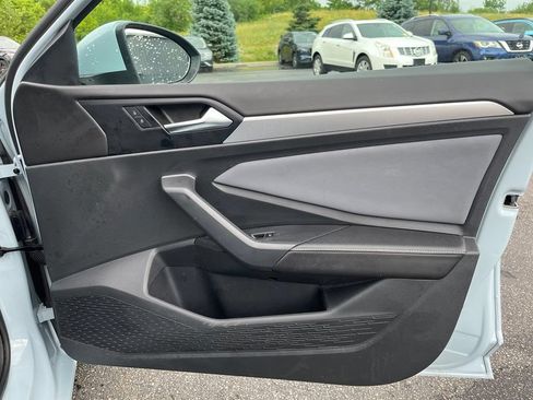 Used 2025 Volkswagen Jetta SE w/ Sunroof Package FWD image 12