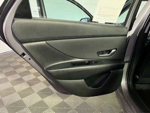 Used 2023 Hyundai Elantra Limited image 24