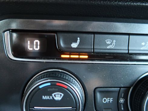 Used 2018 Volkswagen Tiguan SEL image 19