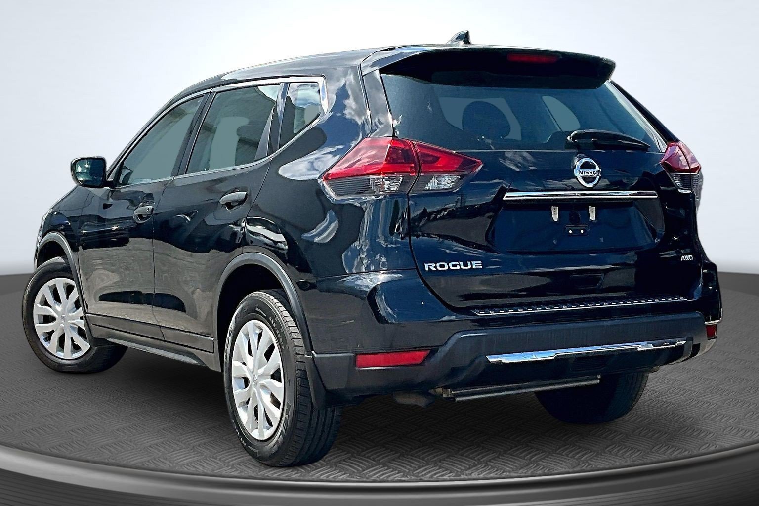 Used 2019 Nissan Rogue S AWD/4WD image 3