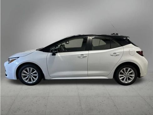 Used 2024 Toyota Corolla SE FWD image 2