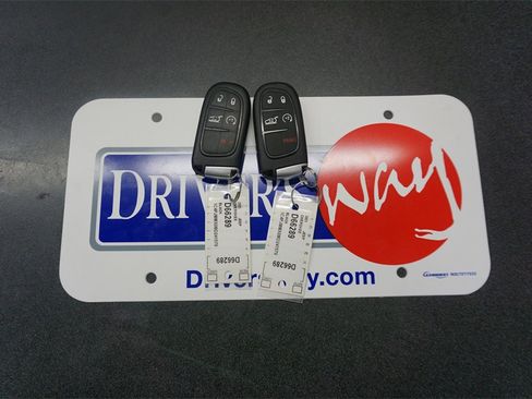 Used 2021 Jeep Cherokee Latitude Lux w/ Sun & Sound Group image 19