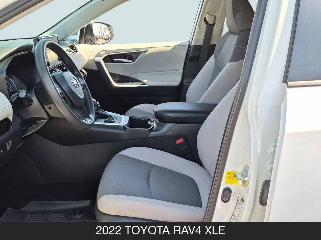 Used 2022 Toyota RAV4 XLE AWD/4WD image 14