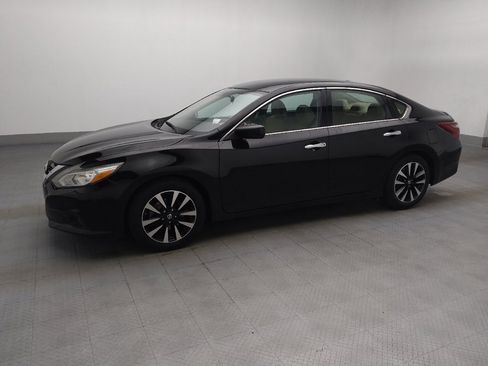 Used 2018 Nissan Altima 2.5 SV FWD image 2