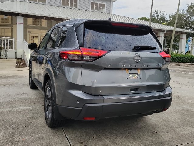 Used 2025 Nissan Rogue SV w/ SV Premium Package FWD image 3