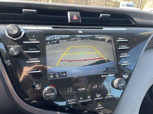 Used 2019 Toyota Camry XLE w/ Navigation Package image 11
