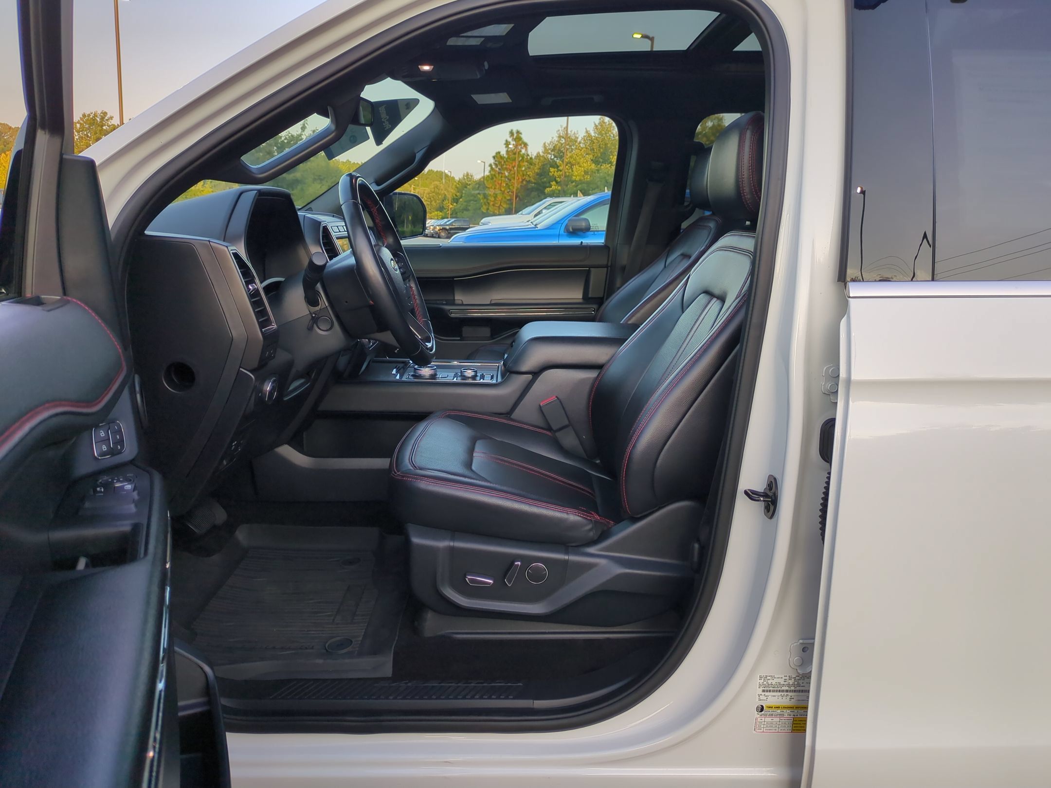 Used 2021 Ford Expedition Limited AWD/4WD image 13