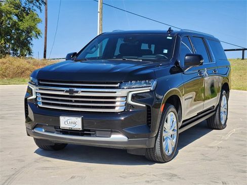 Used 2024 Chevrolet Suburban High Country w/ Advanced Technology Package image 4