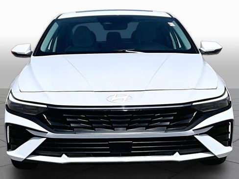 Used 2025 Hyundai Elantra Limited FWD image 4