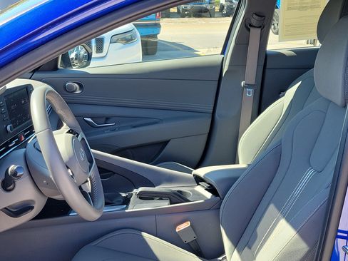 Used 2025 Hyundai Elantra Sport FWD image 21