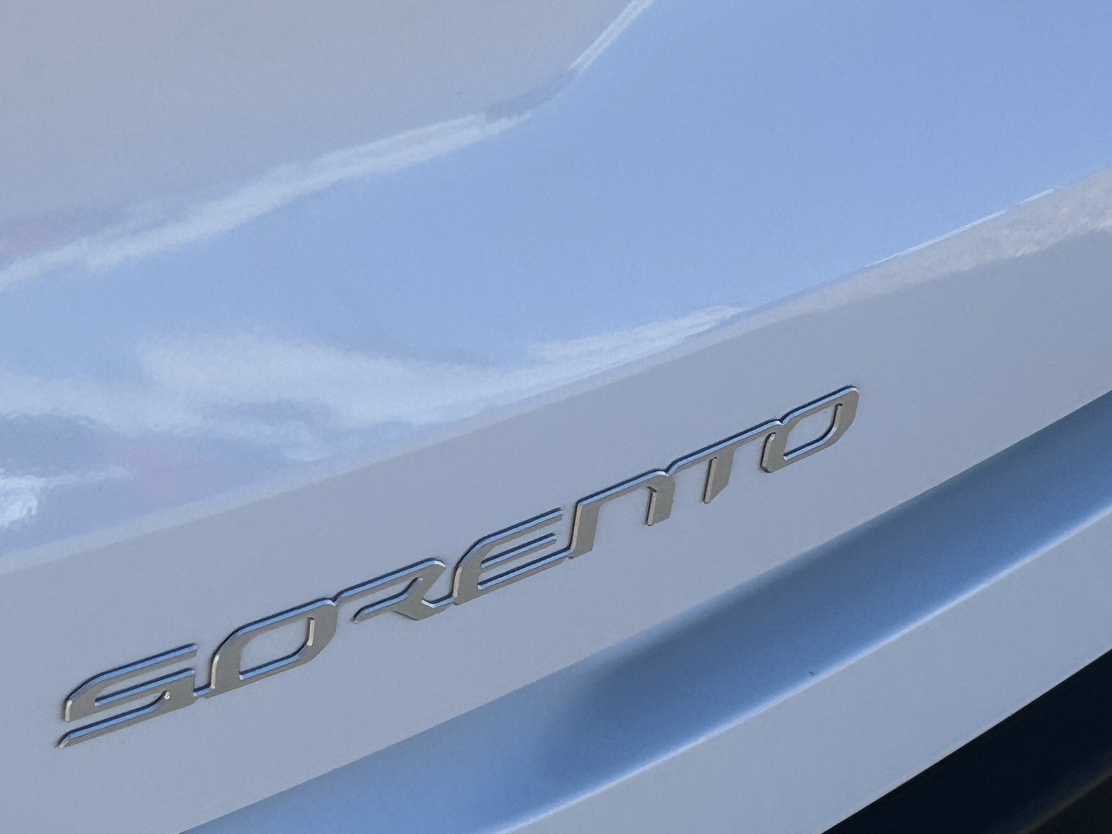 Used 2025 Kia Sorento LX FWD image 9