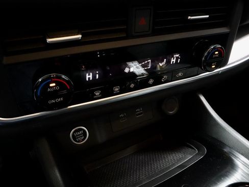 Certified 2023 Nissan Rogue SV image 31