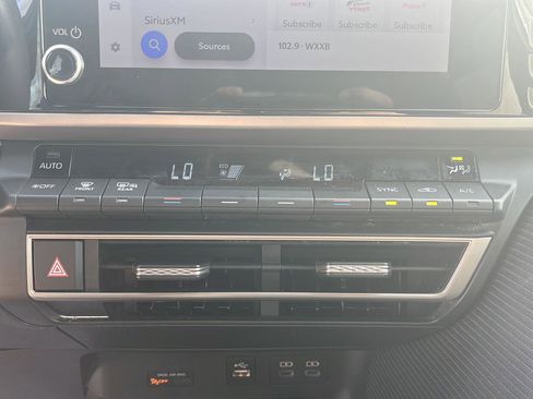 Used 2025 Toyota Camry SE image 18