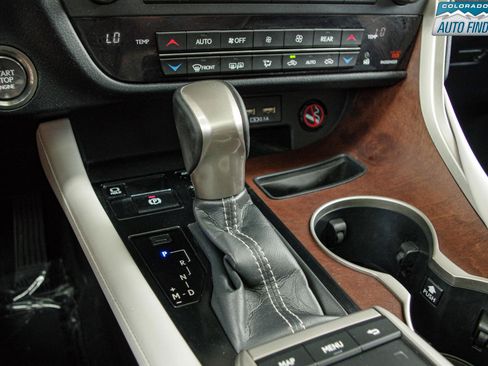 Used 2020 Lexus RX 350L Premium w/ Premium Package AWD/4WD image 18