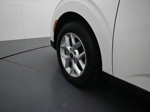 Certified 2025 Kia Soul LX w/ LX Technology Package FWD image 11