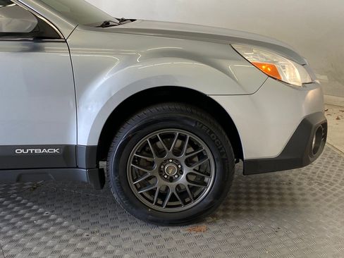 Used 2013 Subaru Outback 3.6R Limited w/ Moonroof Pkg image 10