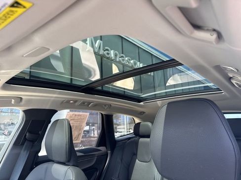 Certified 2025 Volvo XC60 B5 Plus AWD/4WD image 27