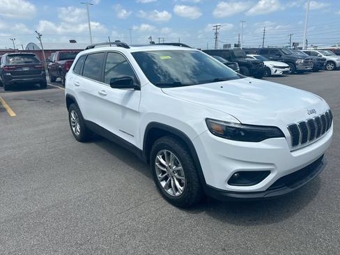 Used 2022 Jeep Cherokee Latitude Lux w/ Sun & Sound Group AWD/4WD image 11