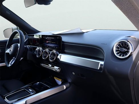 New 2026 Mercedes-Benz GLB 250 4MATIC image 11