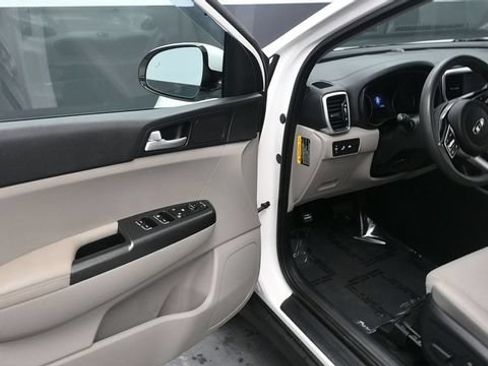 Used 2021 Kia Sportage LX w/ LX Fwd Popular Package image 16