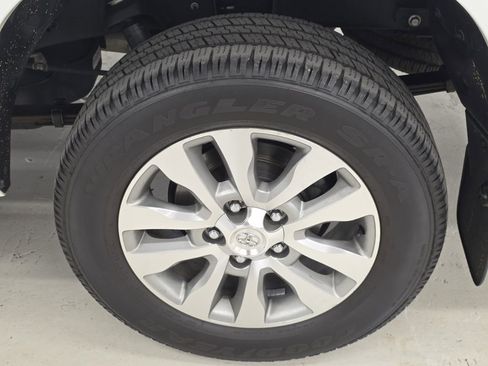 Used 2009 Toyota Tundra 4x4 CrewMax image 49