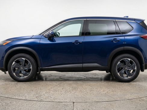 Used 2025 Nissan Rogue SV image 5