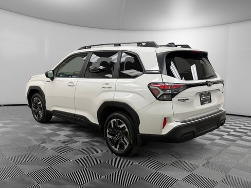 Used 2025 Subaru Forester Premium image 3