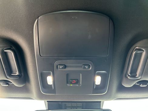 Used 2025 Toyota Camry SE w/ Convenience Package FWD image 18