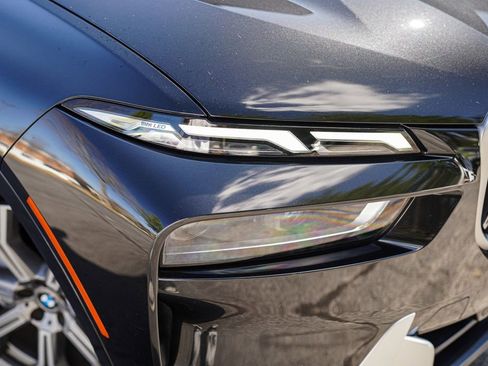 Used 2024 BMW X7 xDrive40i w/ Premium Package image 7