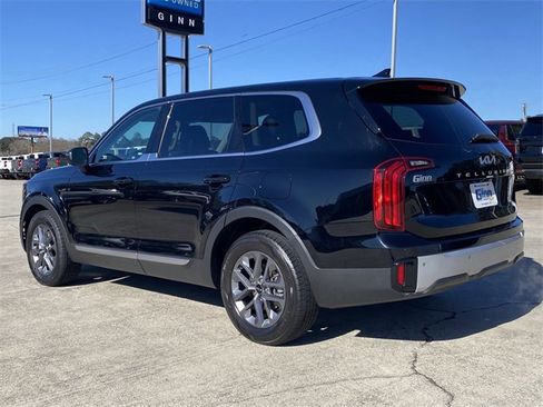 Used 2024 Kia Telluride LX image 3