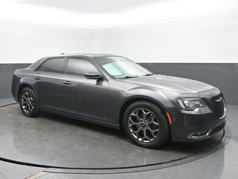 Used 2017 Chrysler 300 S w/ 300S Premium Group image 7