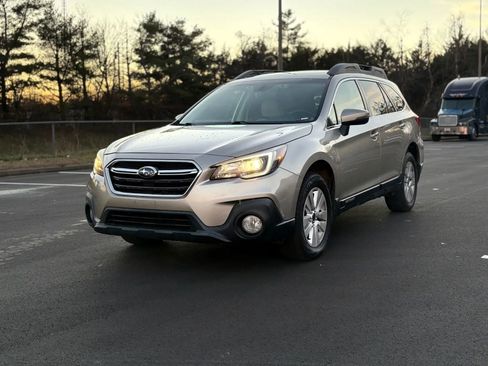 Used 2019 Subaru Outback 2.5i Premium image 1
