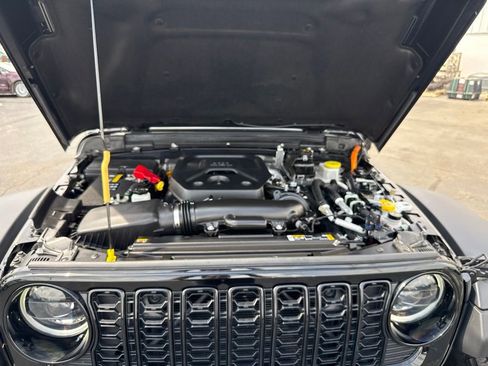 Used 2024 Jeep Wrangler Unlimited AWD/4WD image 52