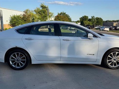 Used 2017 Ford Fusion SE w/ Equipment Group 602A FWD image 6