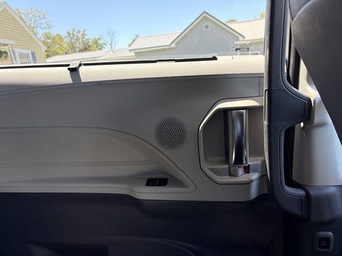 Used 2021 Toyota Sienna Limited FWD image 35