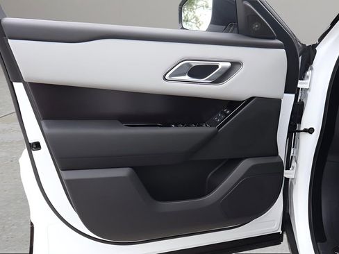 Used 2026 Land Rover Range Rover Velar Dynamic SE image 10