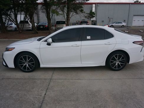Used 2024 Toyota Camry SE FWD image 18
