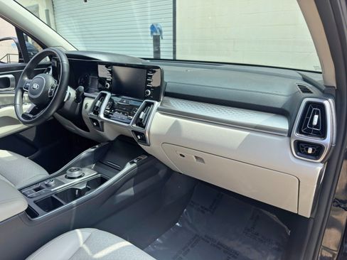 Used 2021 Kia Sorento S FWD image 13