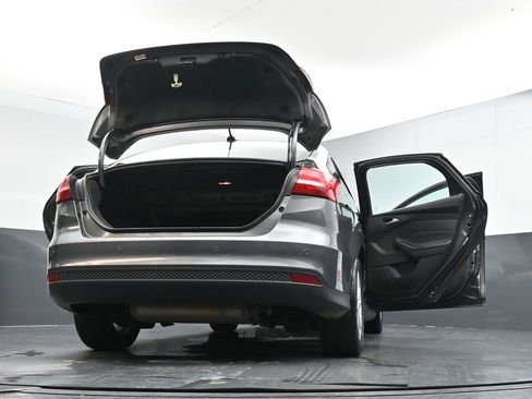 Used 2016 Ford Focus SE w/ Reverse Sensing Package image 48