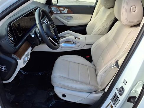 Used 2025 Mercedes-Benz GLS 450 4MATIC image 12