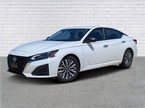 Used 2025 Nissan Altima 2.5 SV FWD image 1