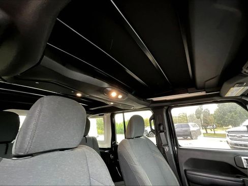 Used 2024 Jeep Wrangler Unlimited w/ Convenience Group image 19