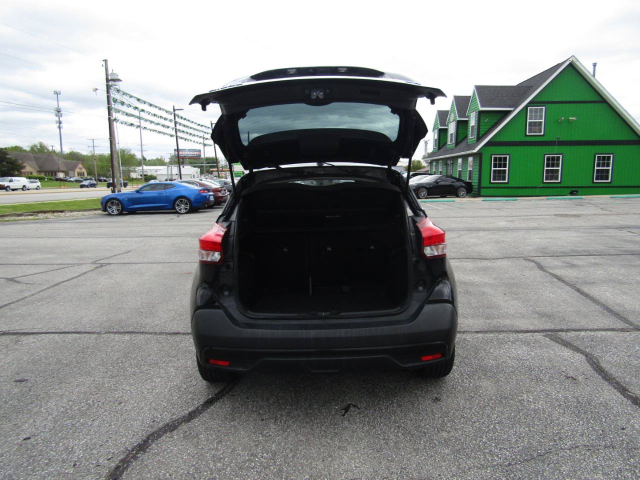 Used 2018 Nissan Kicks SR FWD image 8