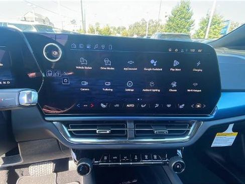 New 2026 Chevrolet Equinox EV LT image 12