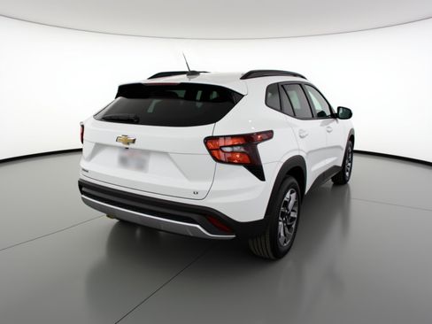 Used 2025 Chevrolet Trax LT image 9